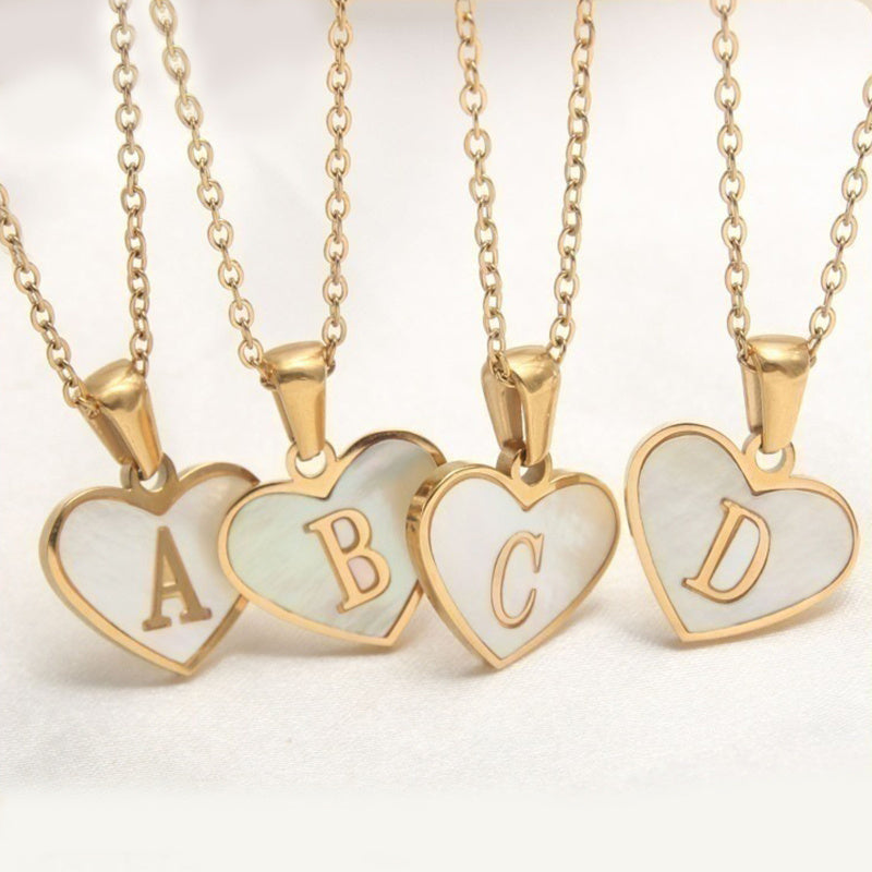 Collier cœur avec lettre personnalisée offert