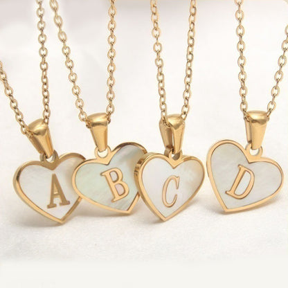 Collier cœur avec lettre personnalisée offert