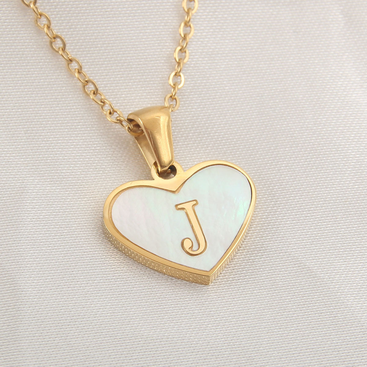 Collier cœur avec lettre personnalisée offert