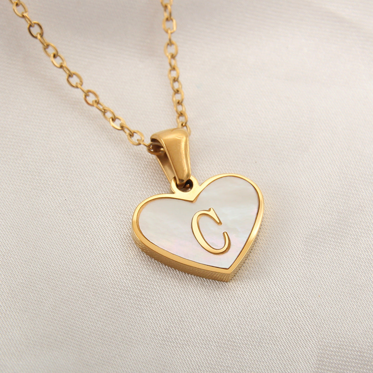 Collier cœur avec lettre personnalisée offert