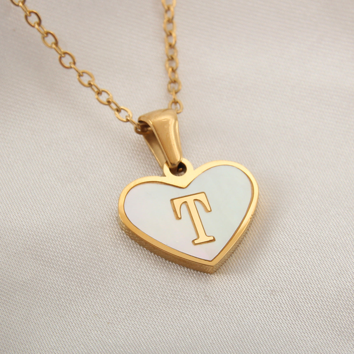 Collier cœur avec lettre personnalisée offert