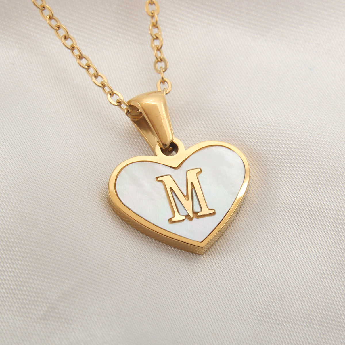 Collier cœur avec lettre personnalisée offert