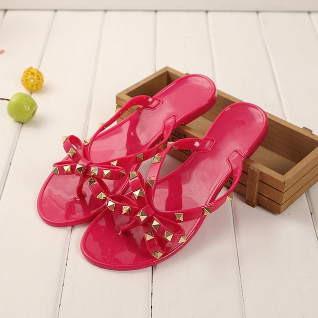 Sandales d'été pour femmes élégantes avec clous décoratifs