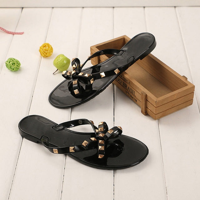 Sandales d'été pour femmes élégantes avec clous décoratifs