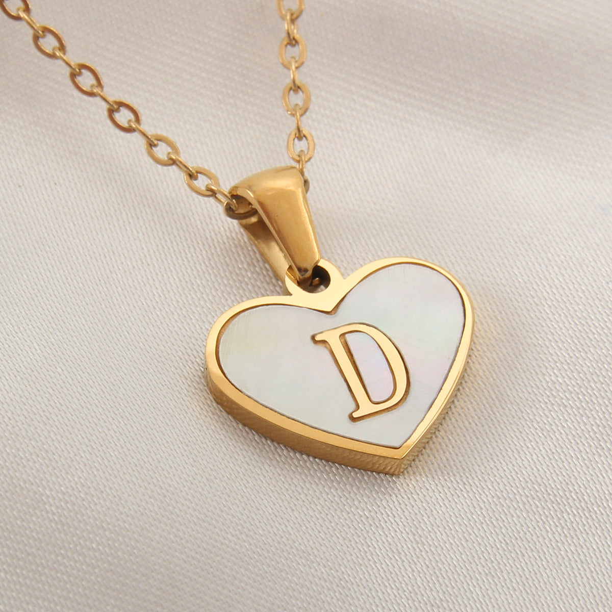 Collier cœur avec lettre personnalisée offert