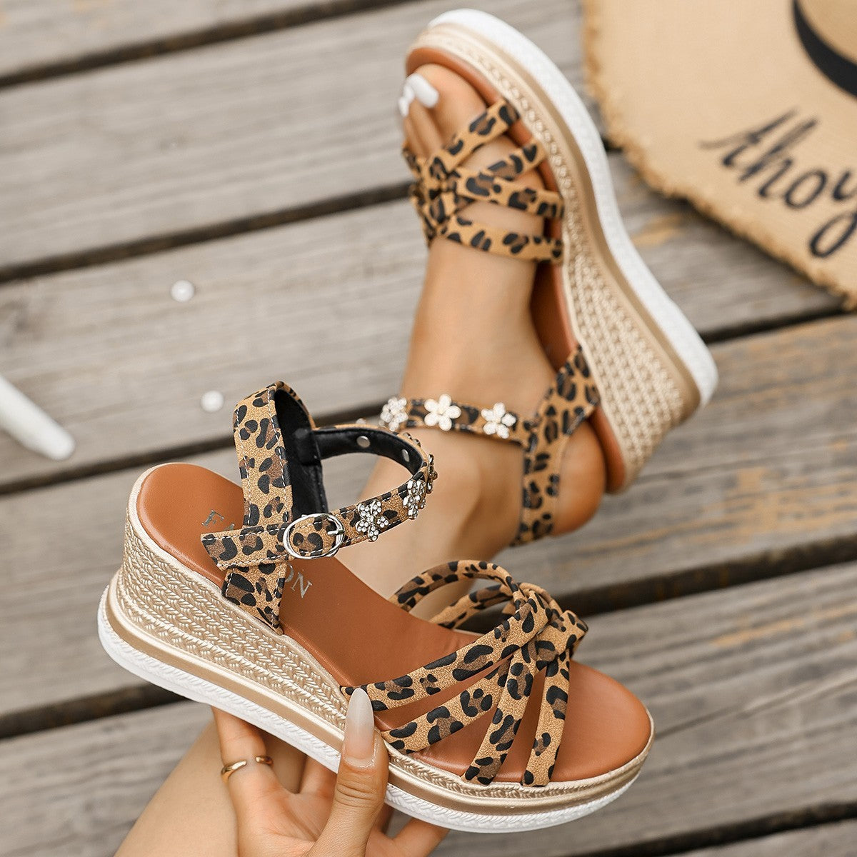 Sandales à plateforme en daim pour femme, avec boucle à la cheville et bout ouvert