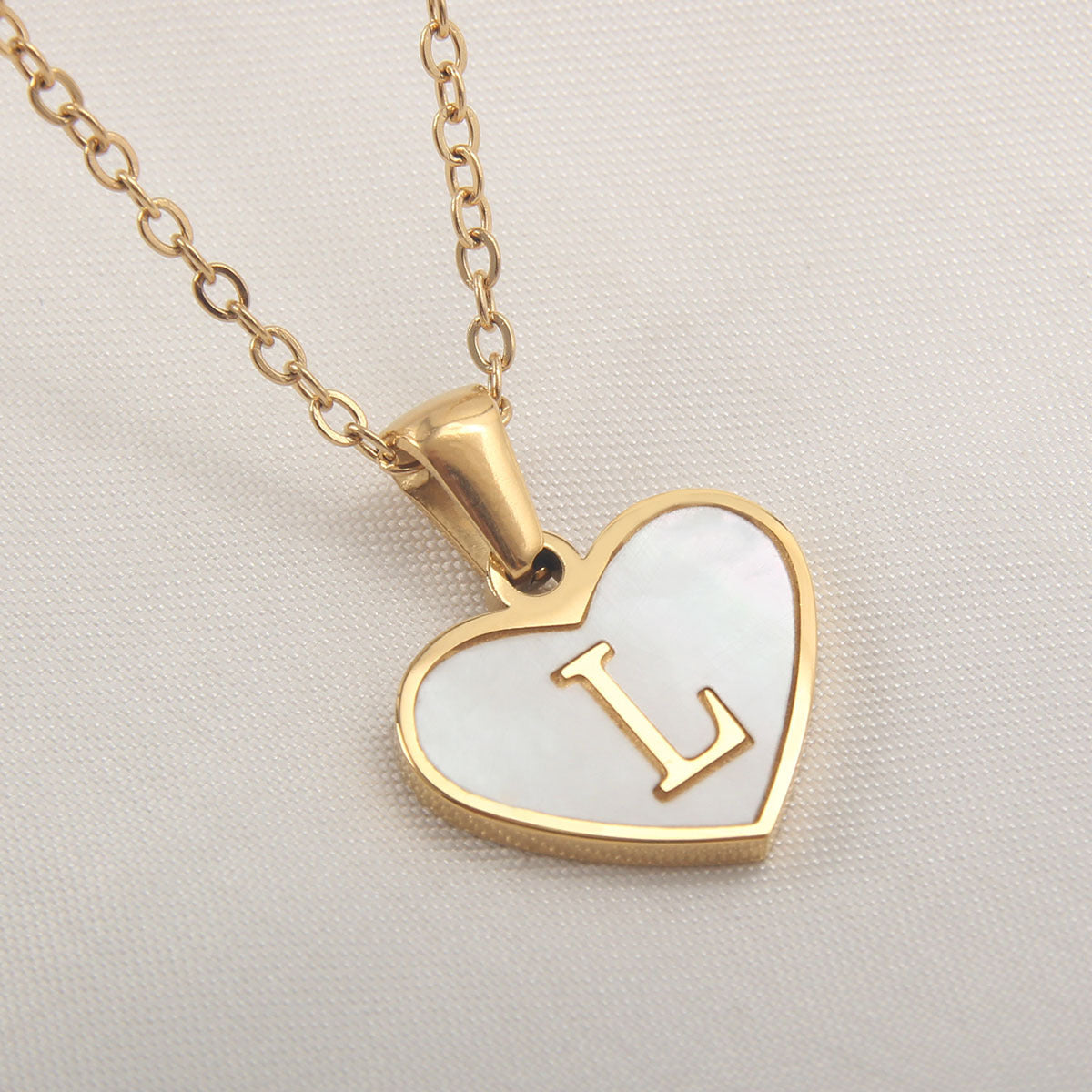 Collier cœur avec lettre personnalisée offert