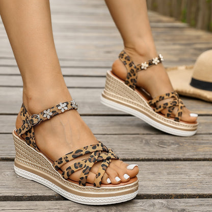Sandales à plateforme en daim pour femme, avec boucle à la cheville et bout ouvert