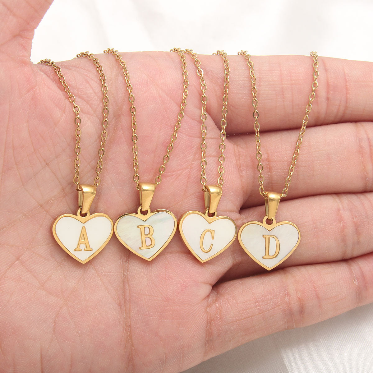 Collier cœur avec lettre personnalisée offert