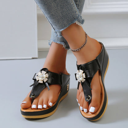 Sandales Fleur & Perle Femme – Élégance Estivale à Talon Compensé
