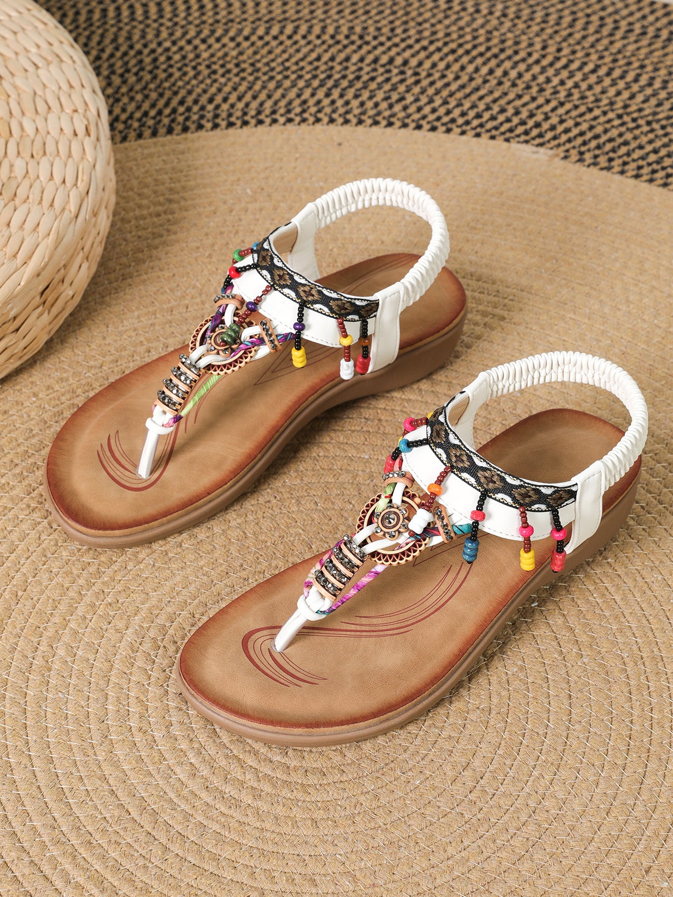 Sandales plates de style bohème ethnique avec pendentif – tongs