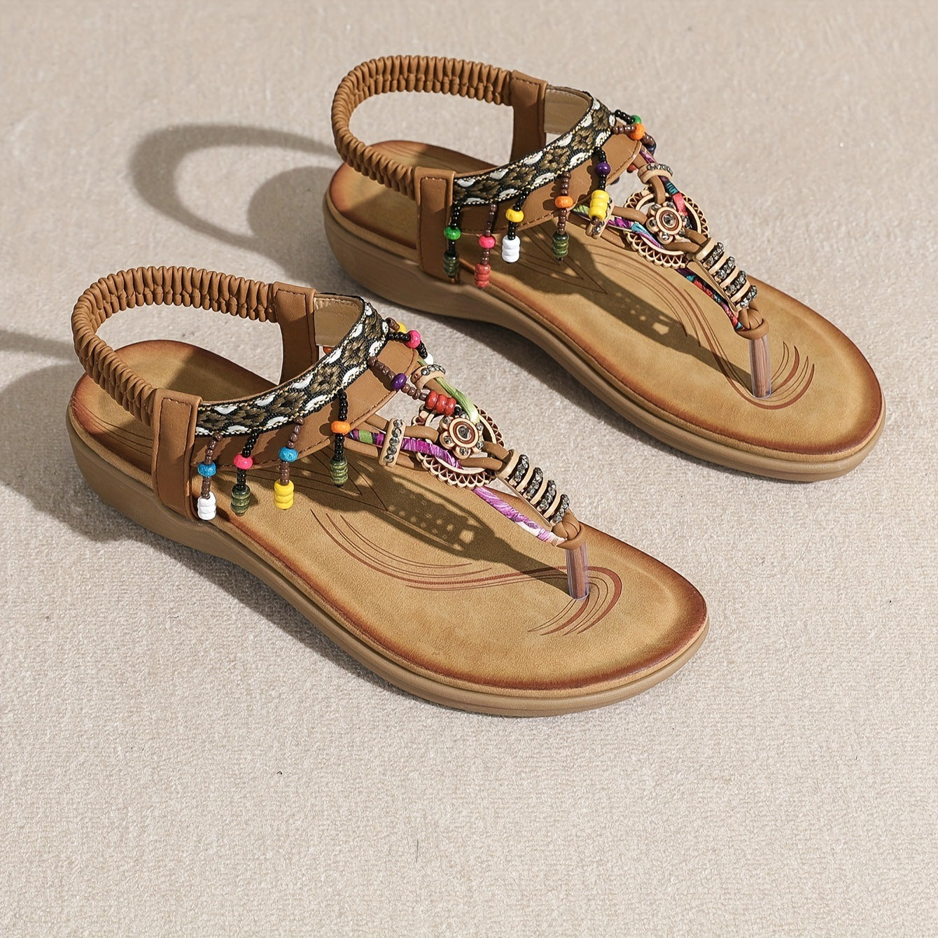 Sandales plates de style bohème ethnique avec pendentif – tongs