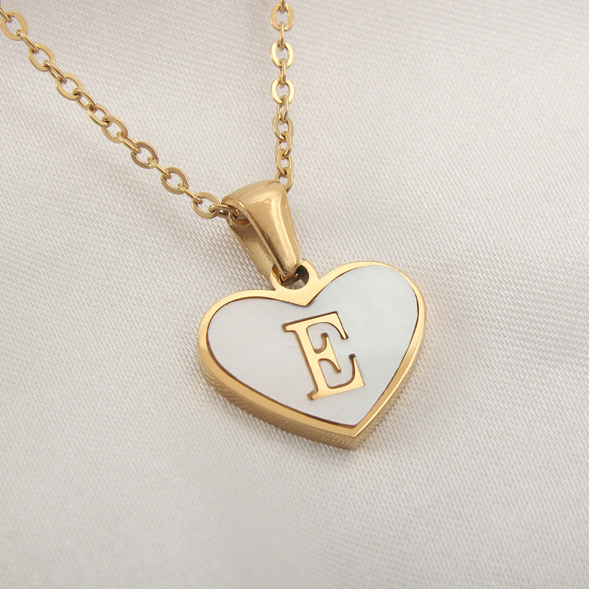 Collier cœur avec lettre personnalisée offert