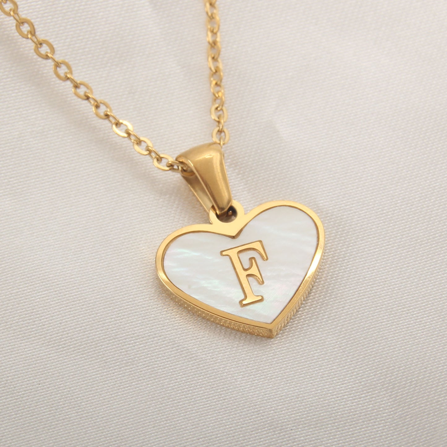 Collier cœur avec lettre personnalisée offert