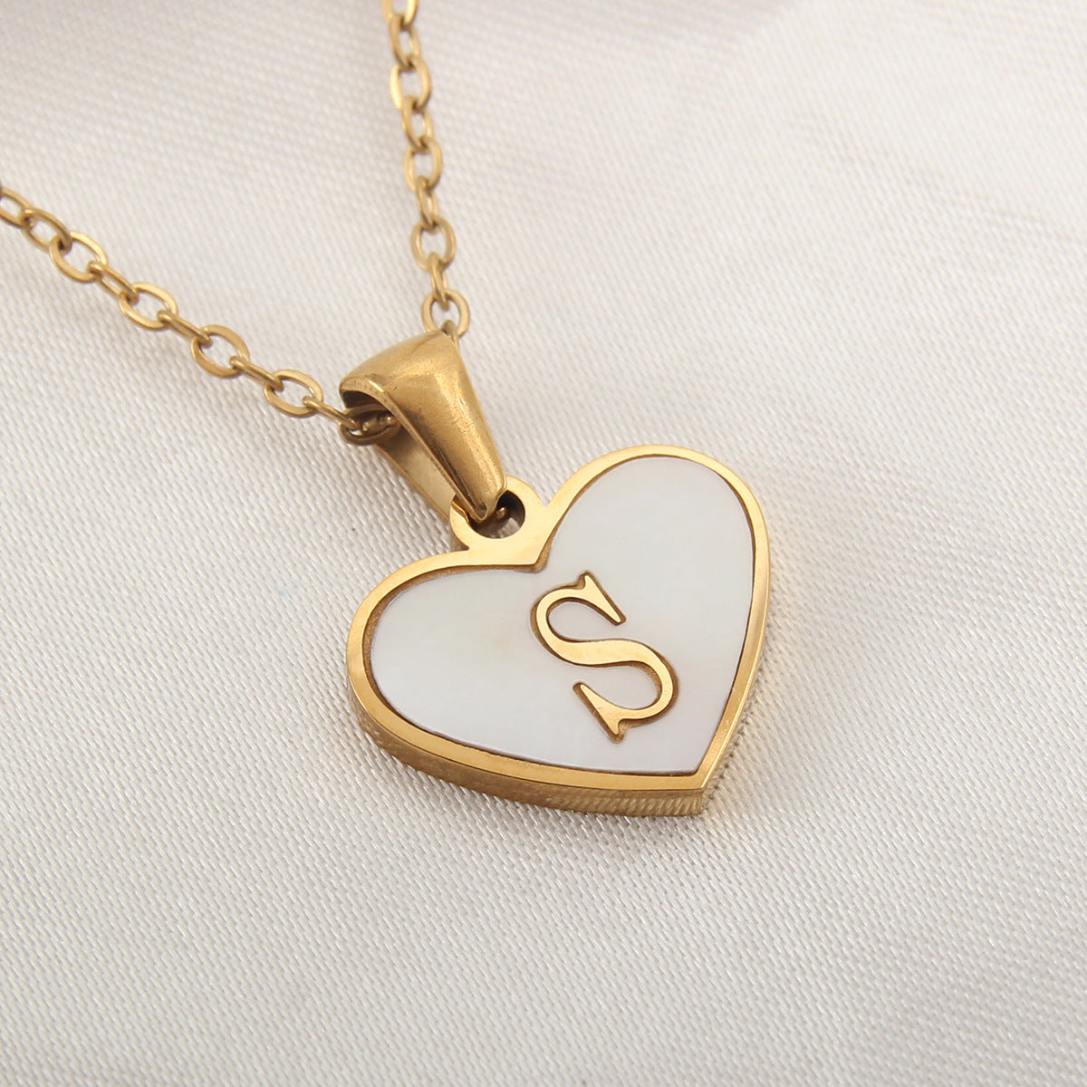 Collier cœur avec lettre personnalisée offert