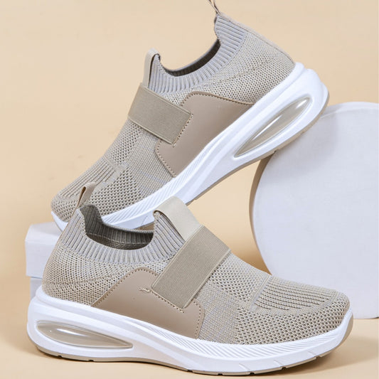 Chaussures de sport décontractées pour femmes en mesh respirant ajouré.