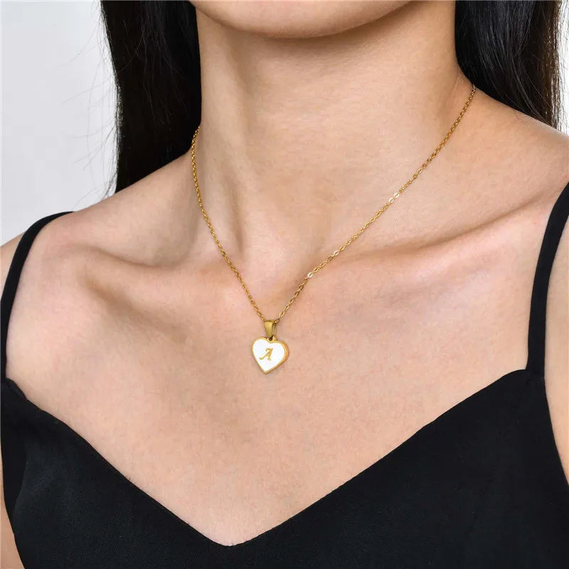 Collier cœur avec lettre personnalisée offert